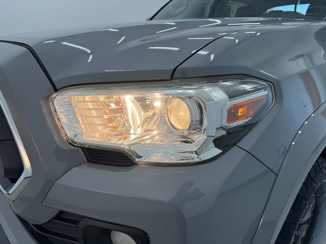Used 2020 Toyota Tacoma SR5 w/ SR5 Appearance Package (SM) RWD image 29