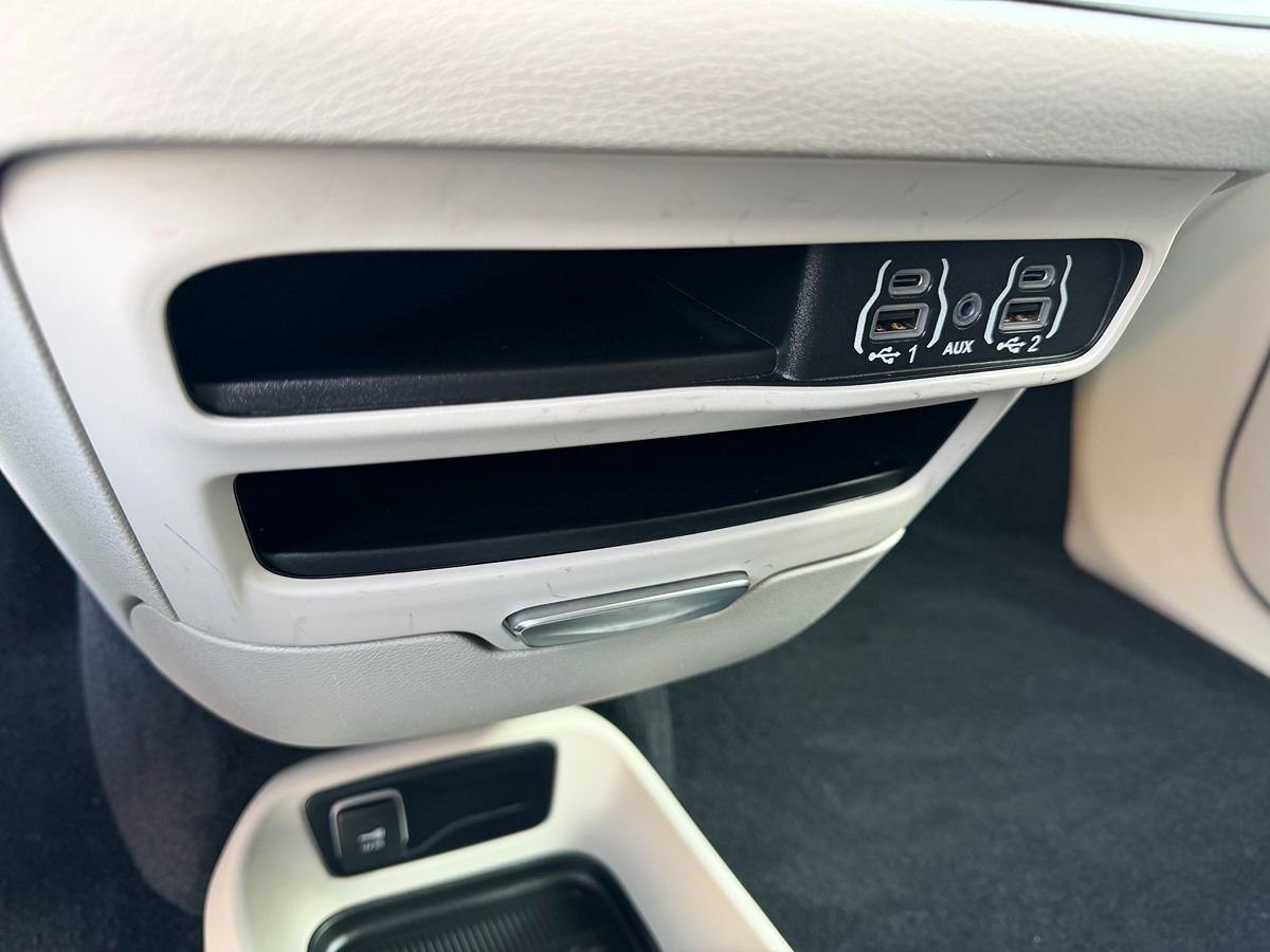Used 2022 Chrysler Voyager LX FWD image 20