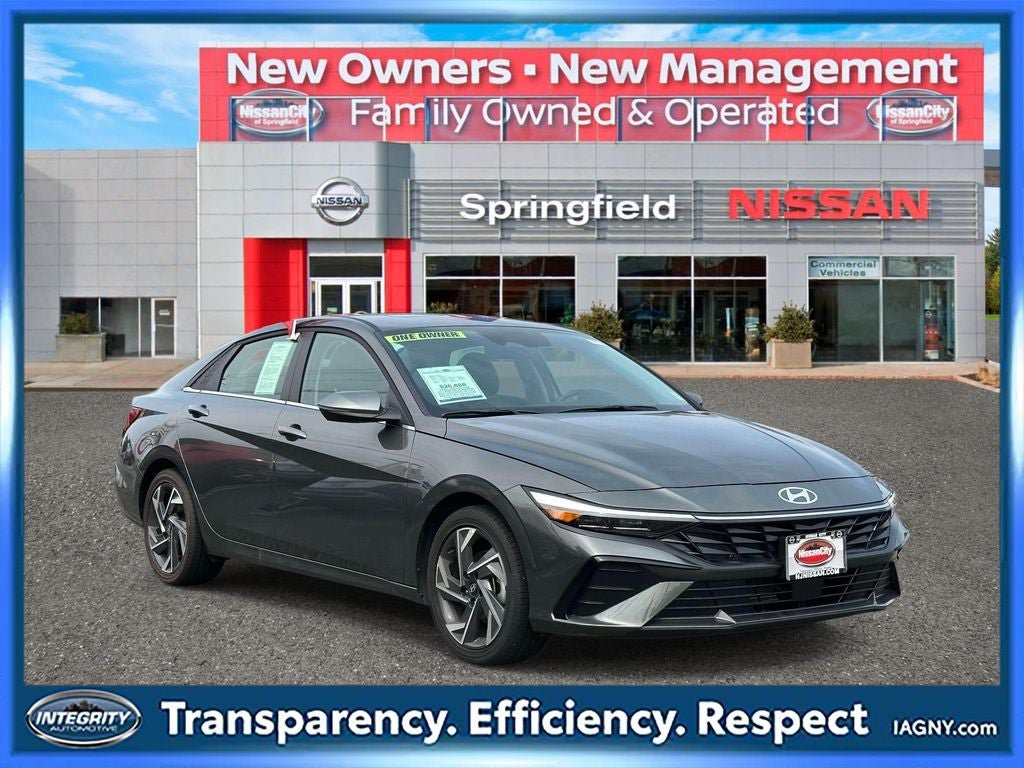 Used 2025 Hyundai Elantra Limited w/ Cargo Package FWD image 1