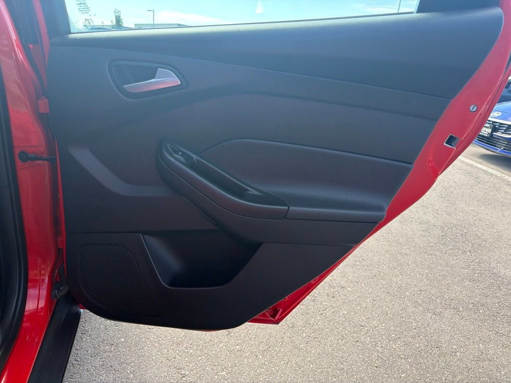 Used 2015 Ford Focus SE FWD image 11