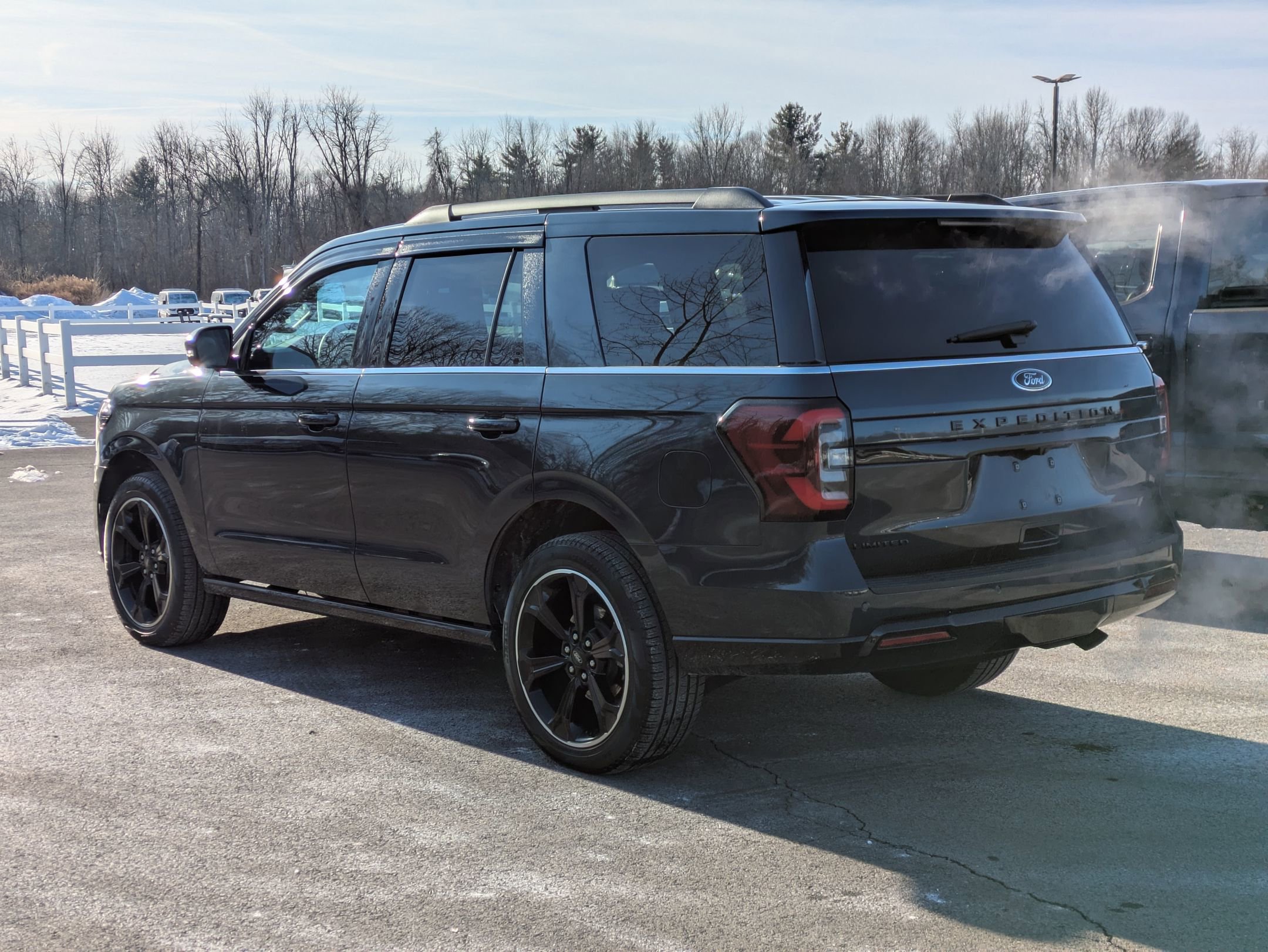 Used 2024 Ford Expedition Limited image 5