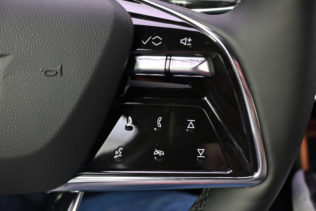 New 2026 Cadillac Optiq Sport 2 image 34