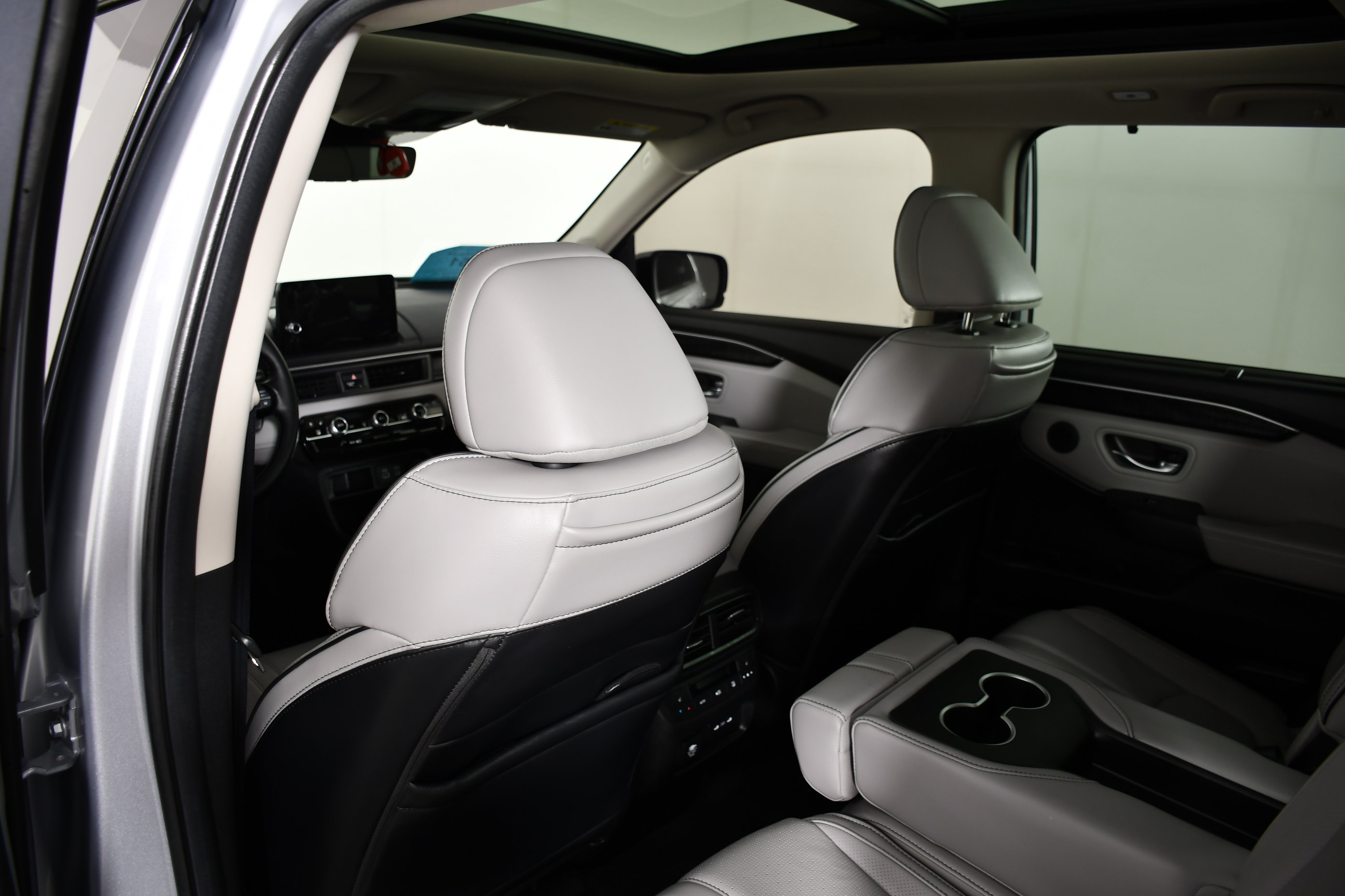 Certified 2025 Honda Pilot Elite image 48