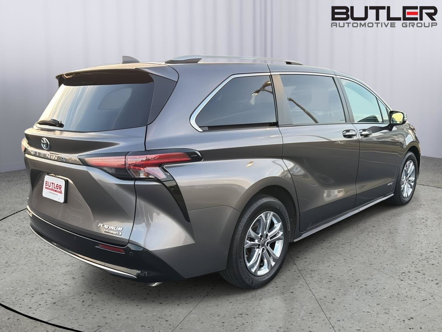 Used 2021 Toyota Sienna Platinum AWD/4WD image 6