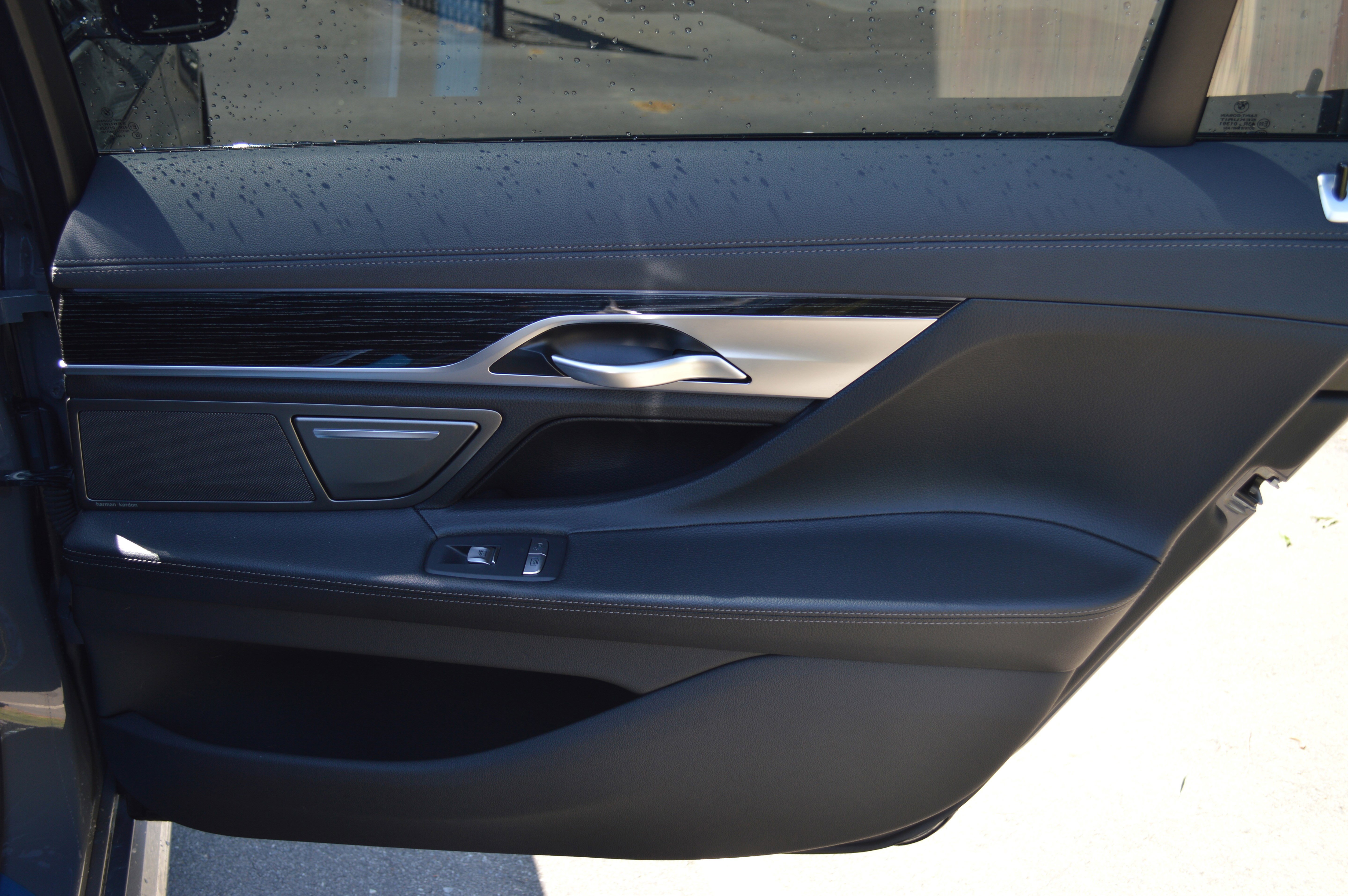Used 2022 BMW 740i w/ M Sport Package image 30