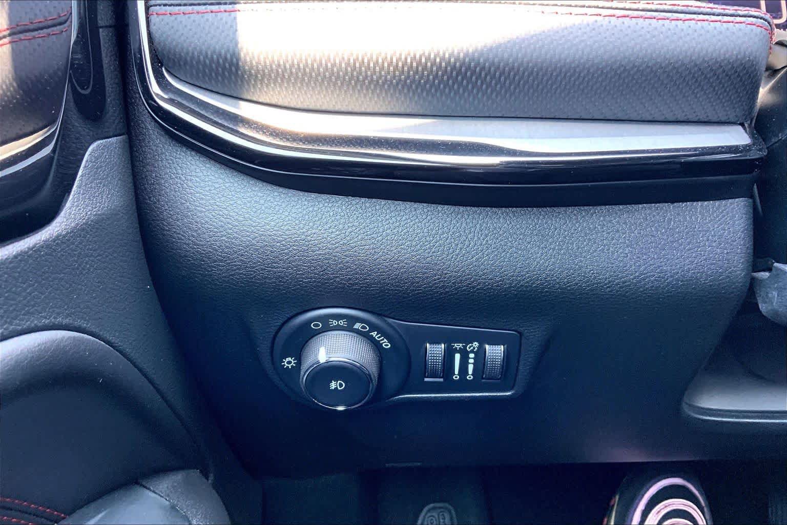 Used 2026 Jeep Compass Trailhawk AWD/4WD image 33