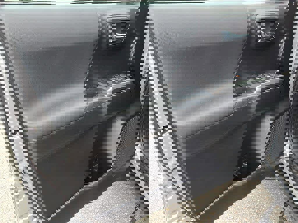 Used 2021 Toyota Tacoma TRD Off-Road w/ Technology Package image 10