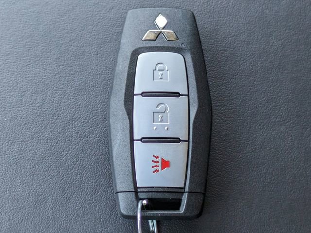 New 2025 Mitsubishi Outlander ES image 29