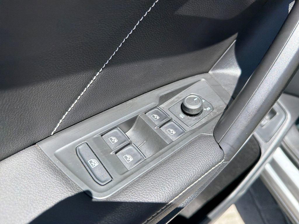Certified 2022 Volkswagen Tiguan SE R-Line AWD/4WD image 13