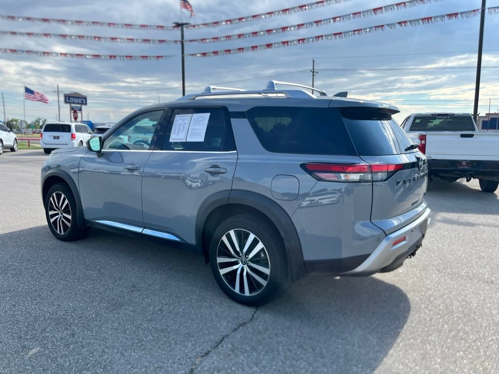 Used 2023 Nissan Pathfinder Platinum w/ Black Appearance Package AWD/4WD image 4