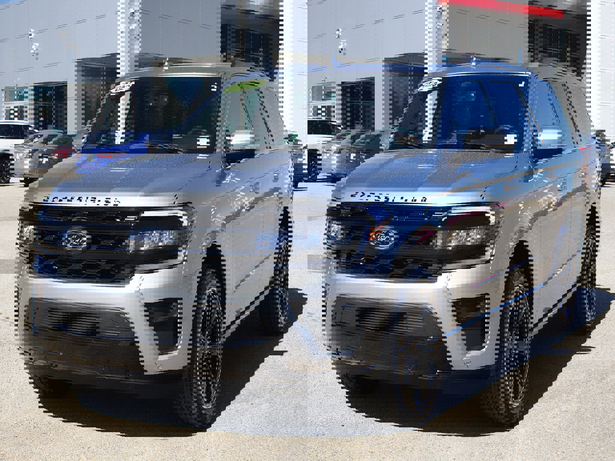 Used 2024 Ford Expedition Limited image 2