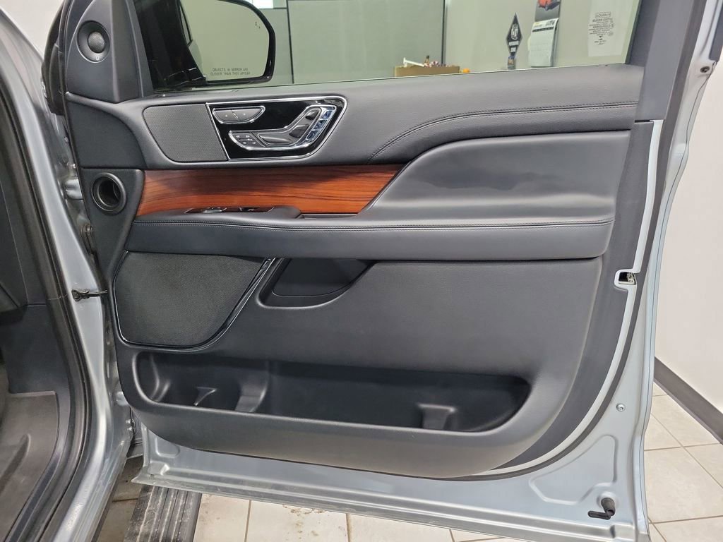 Used 2022 Lincoln Navigator Reserve image 32
