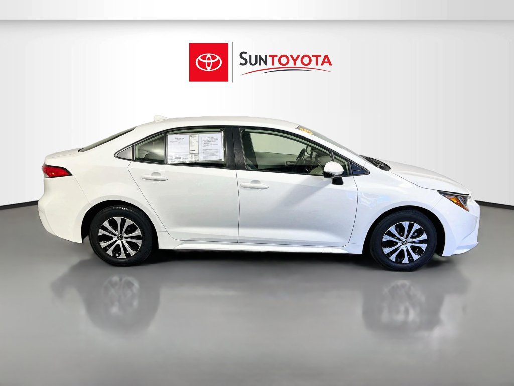 Used 2022 Toyota Corolla LE FWD image 2