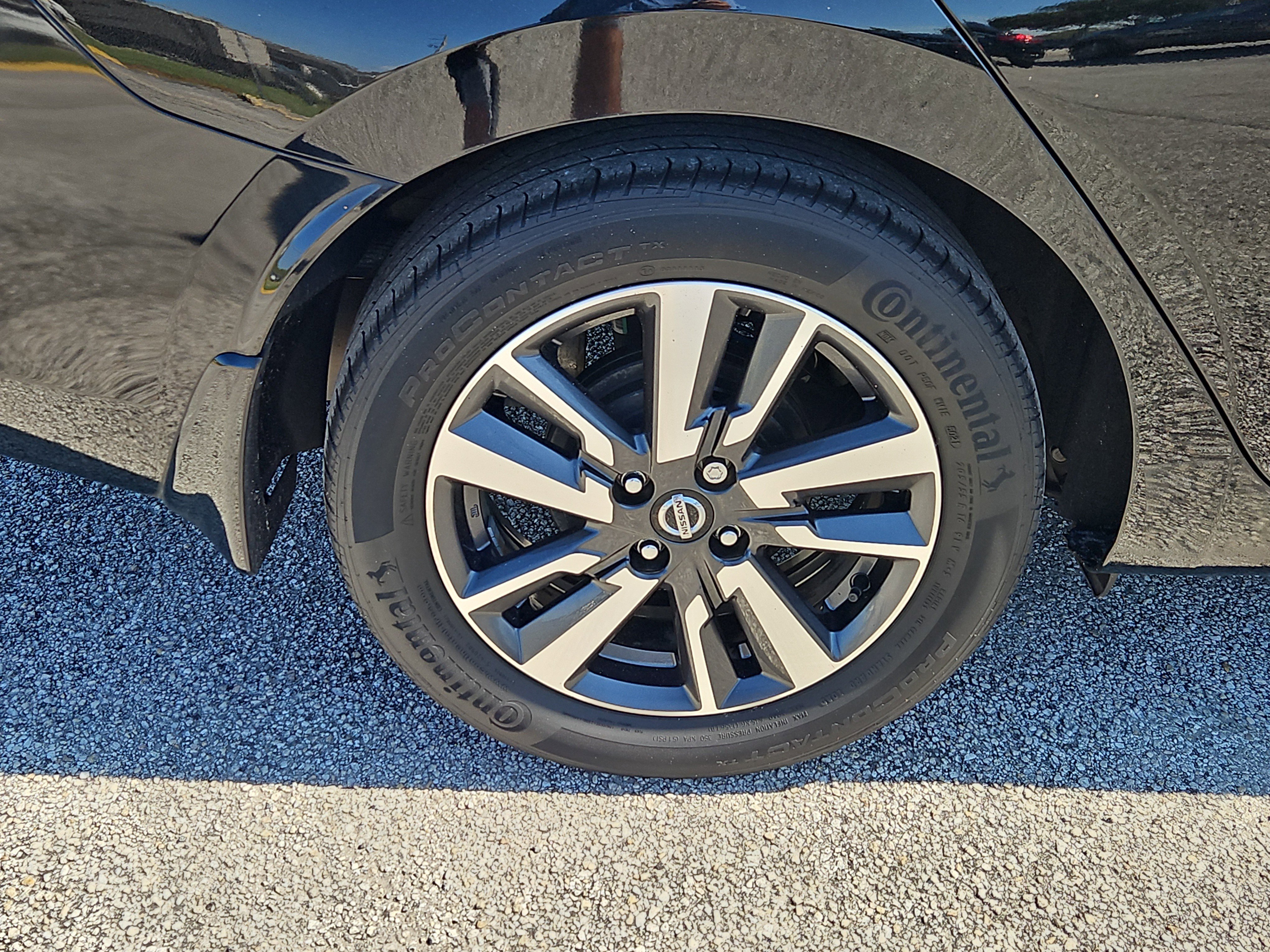 Used 2022 Nissan Versa SV image 5