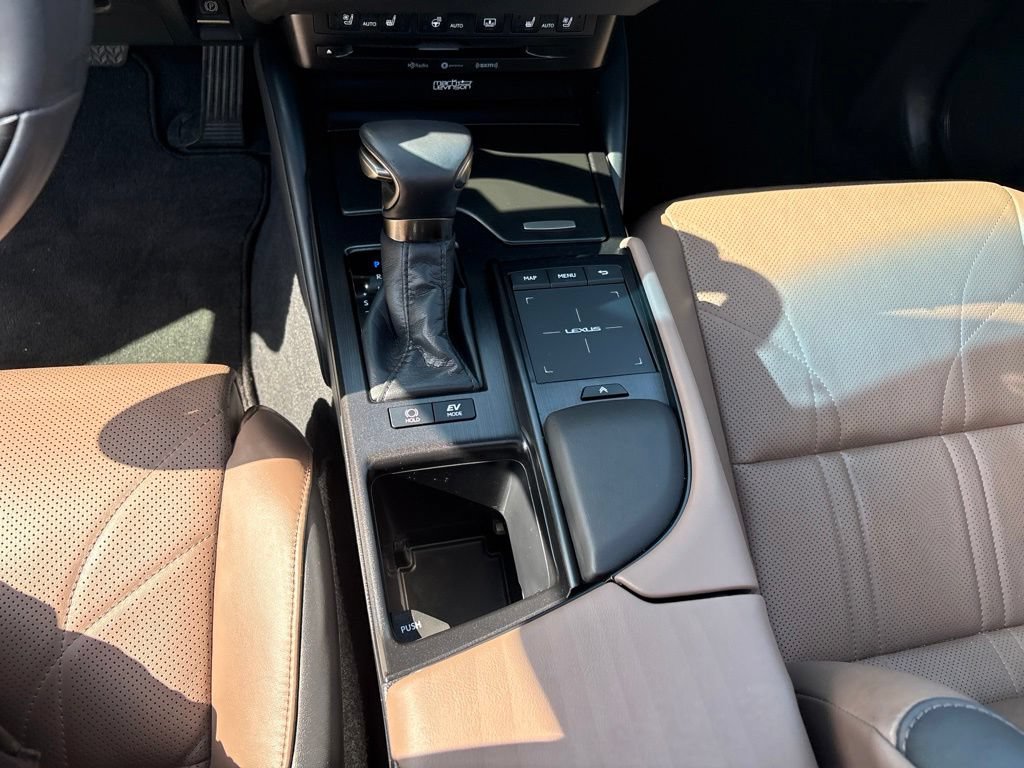 Certified 2022 Lexus ES 300h Ultra Luxury w/ Accessory Package 2 FWD image 15