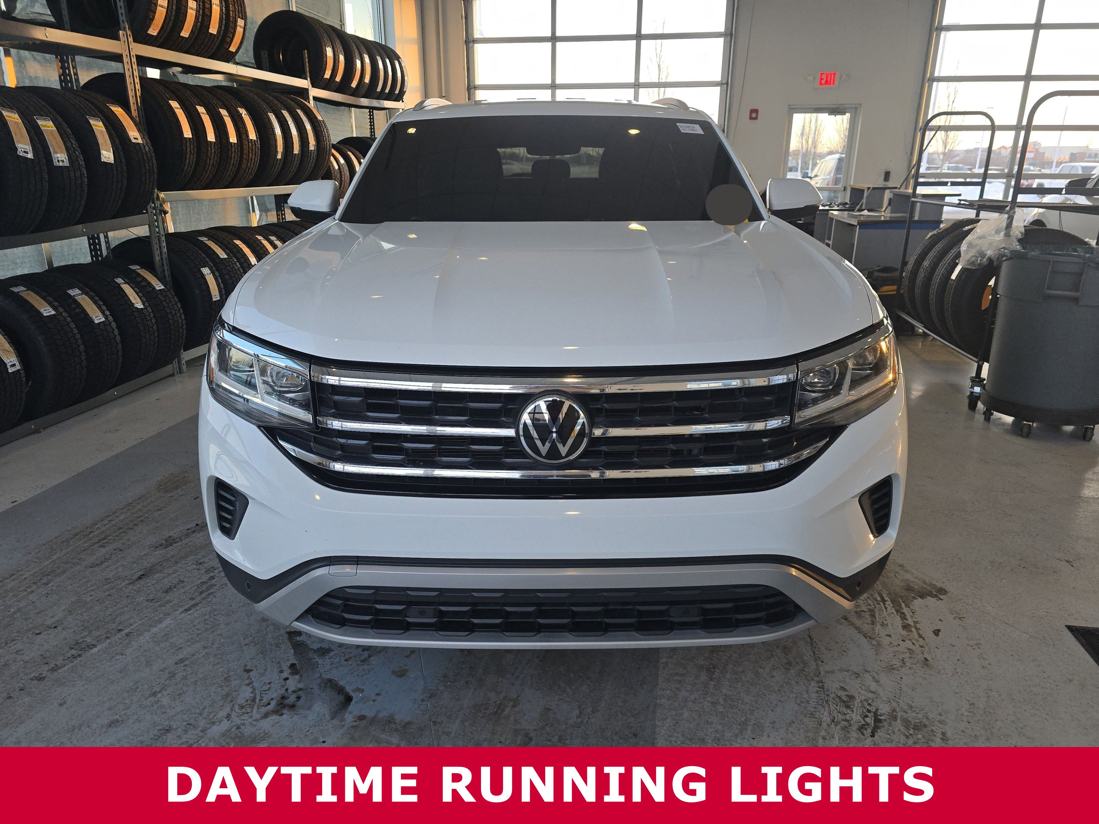 Used 2020 Volkswagen Atlas Cross Sport SE image 2