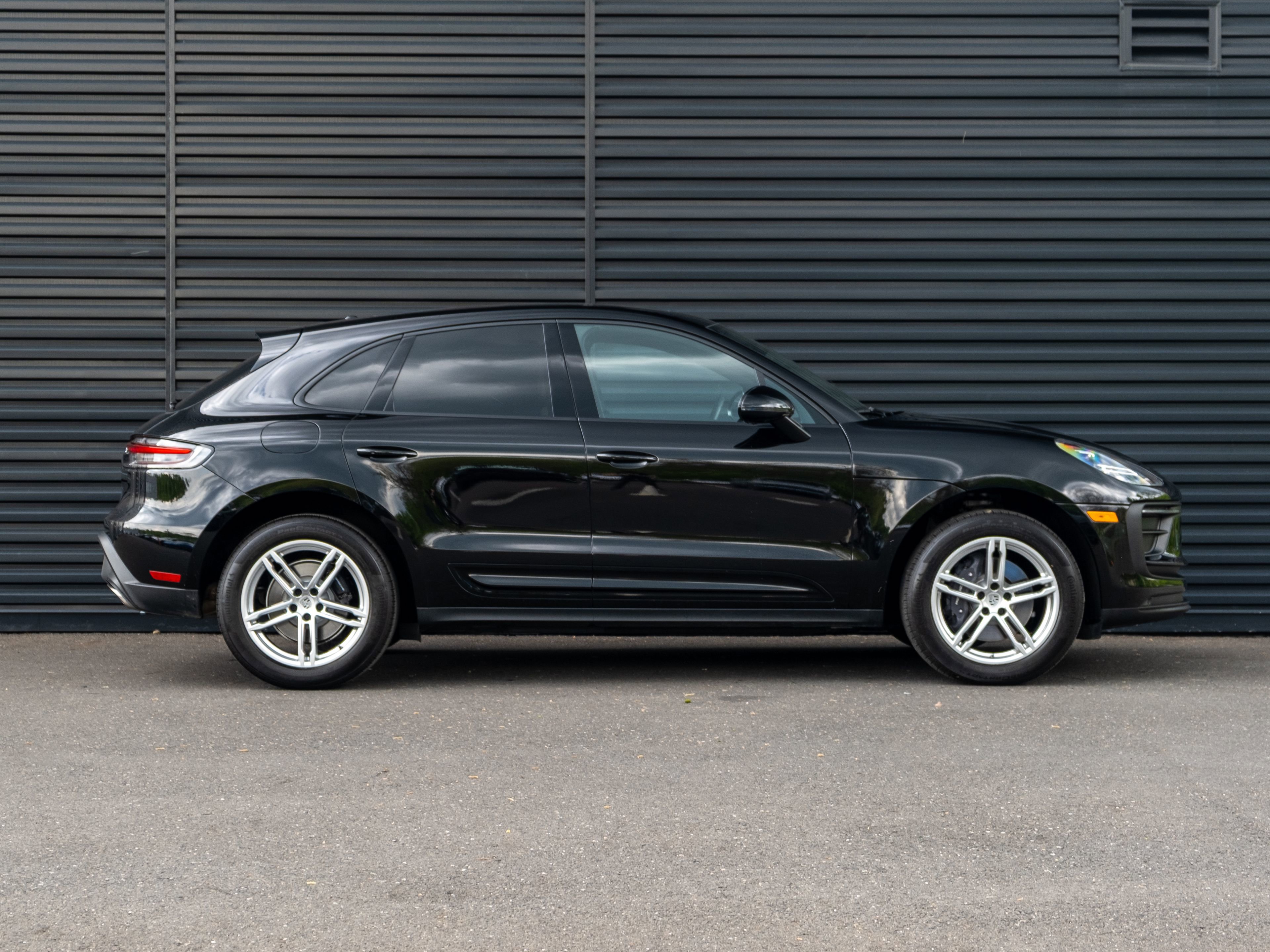 Certified 2023 Porsche Macan AWD/4WD image 9