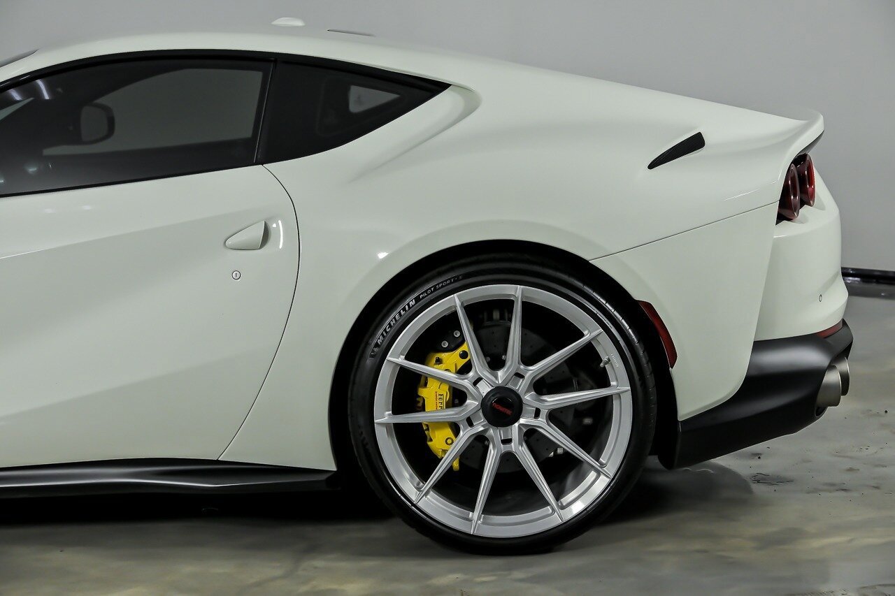 Used 2018 Ferrari 812 Superfast RWD image 9