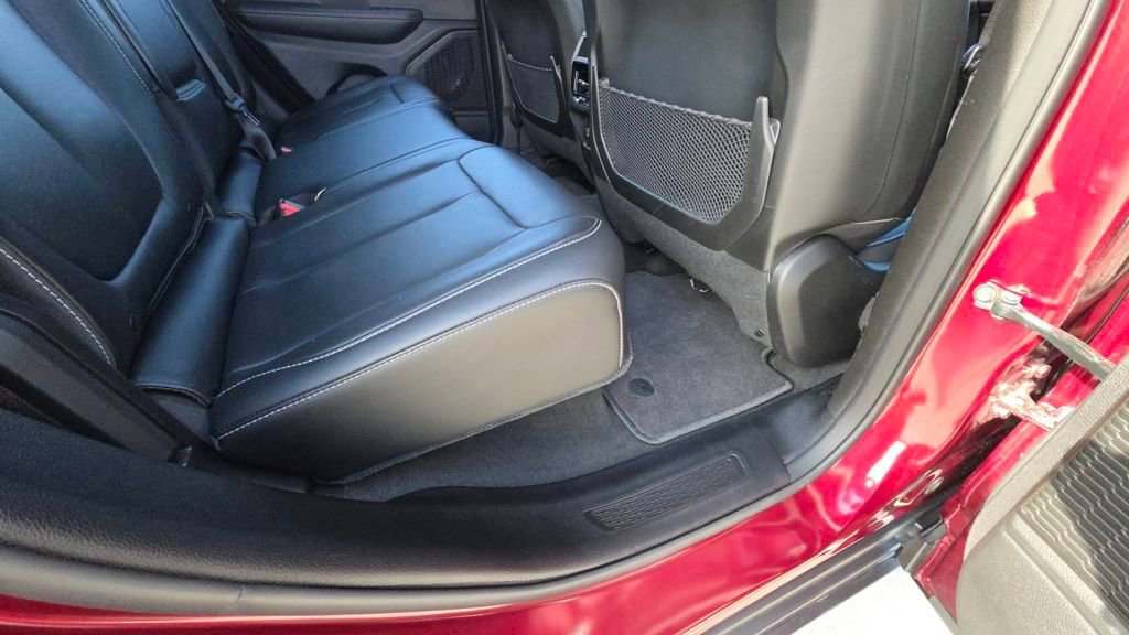 Used 2025 Jeep Grand Cherokee Limited w/ Black Appearance Package image 16