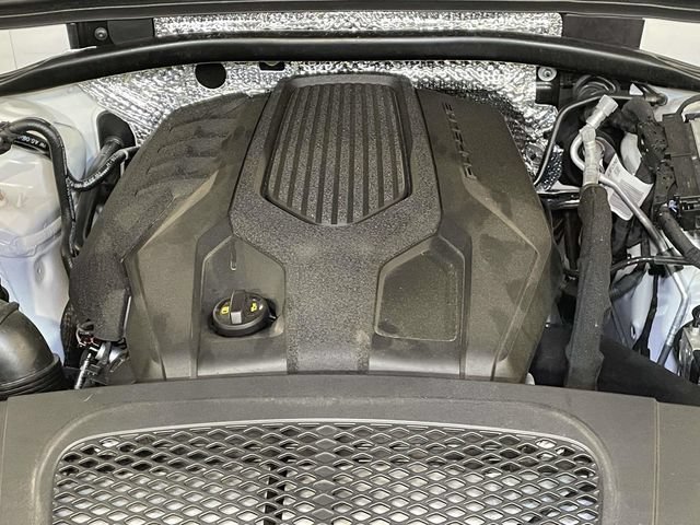 Certified 2026 Porsche Macan AWD/4WD image 17
