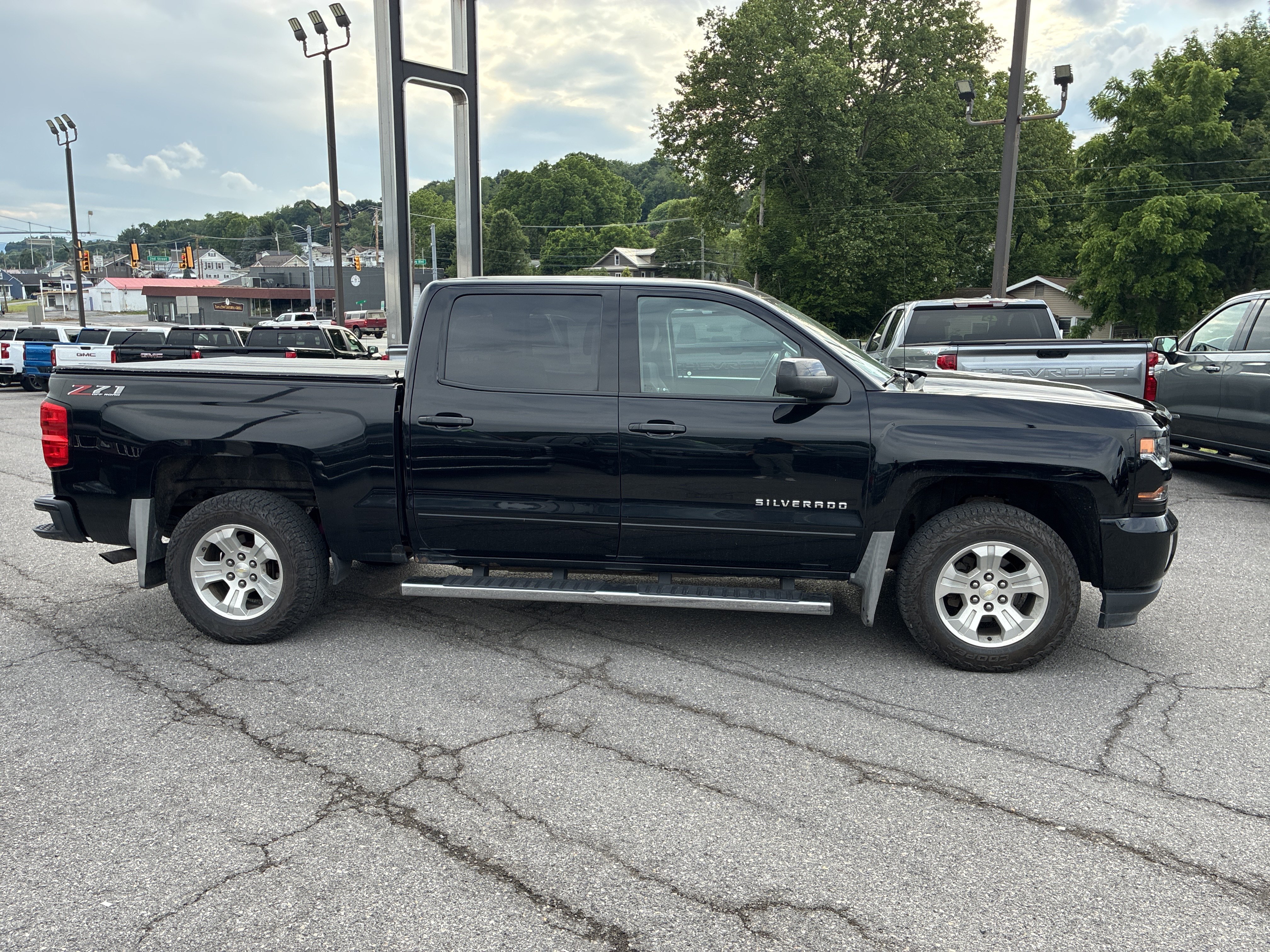 Used 2018 Chevrolet Silverado 1500 LT w/ All Star Edition AWD/4WD image 2