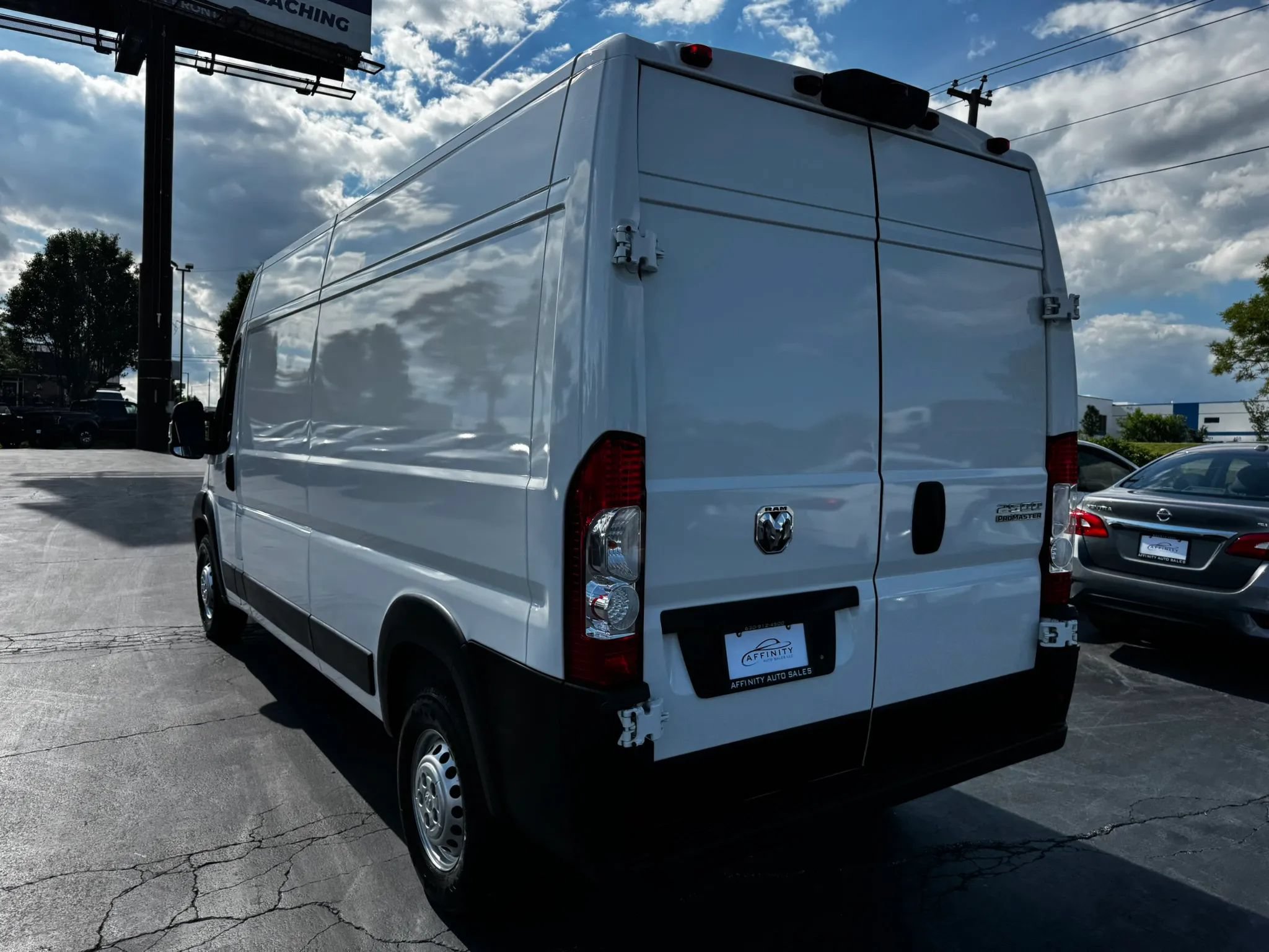 Used 2025 RAM ProMaster 2500 w/ Convenience Group FWD image 3