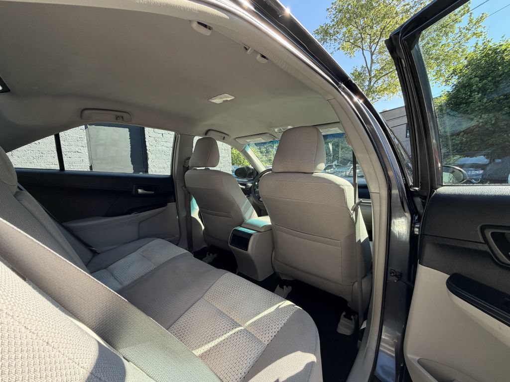 Used 2014 Toyota Camry LE FWD image 16