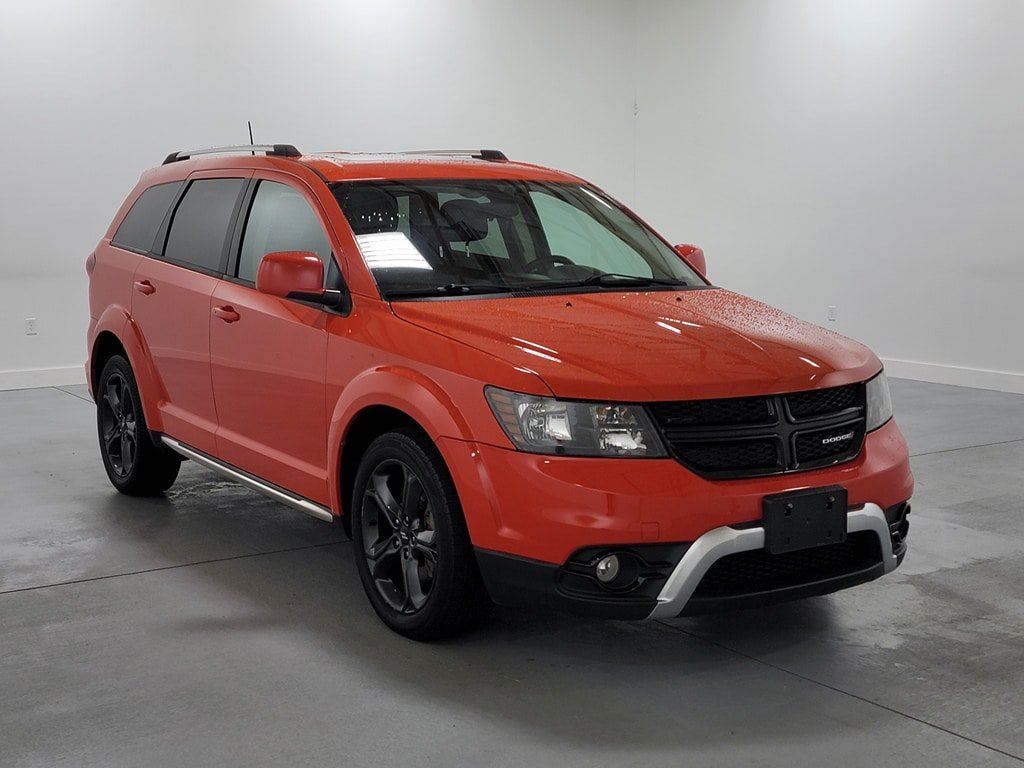 Used 2018 Dodge Journey Crossroad w/ Nav & Sun Group FWD image 2