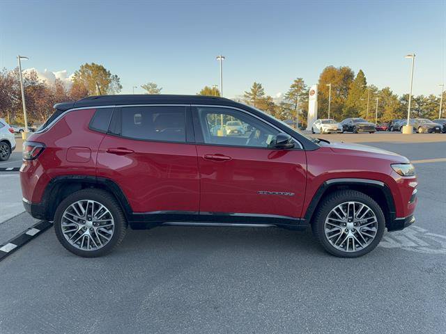 Used 2023 Jeep Compass Limited w/ Elite Group AWD/4WD image 3