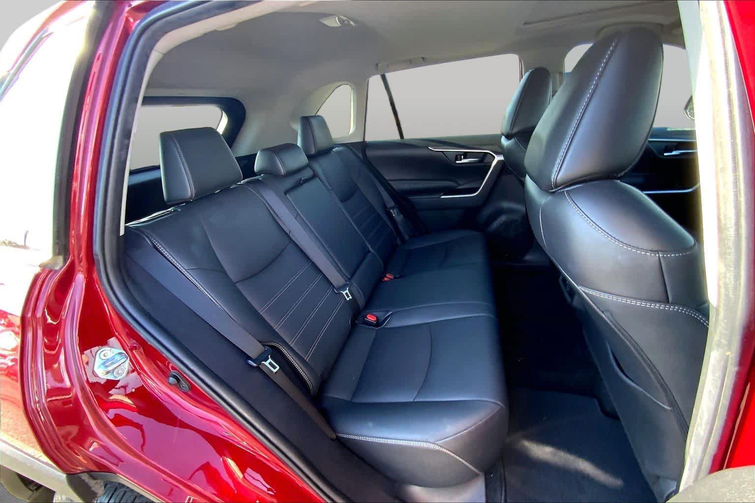 Used 2021 Toyota RAV4 XLE Premium FWD image 20
