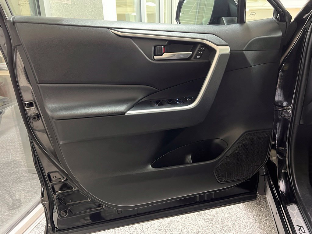 Used 2022 Toyota RAV4 XLE Premium AWD/4WD image 42
