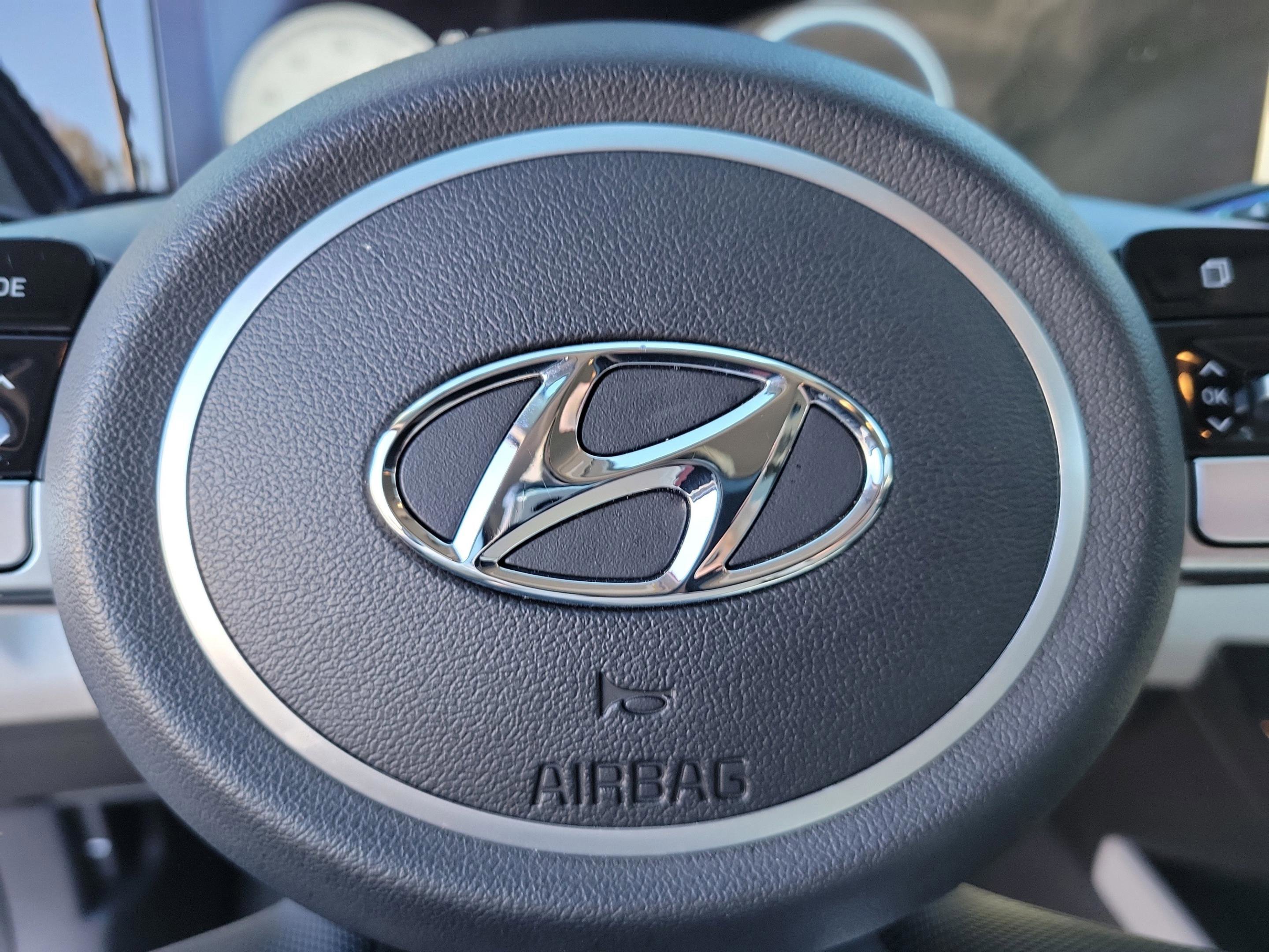 Used 2023 Hyundai Elantra Limited image 36