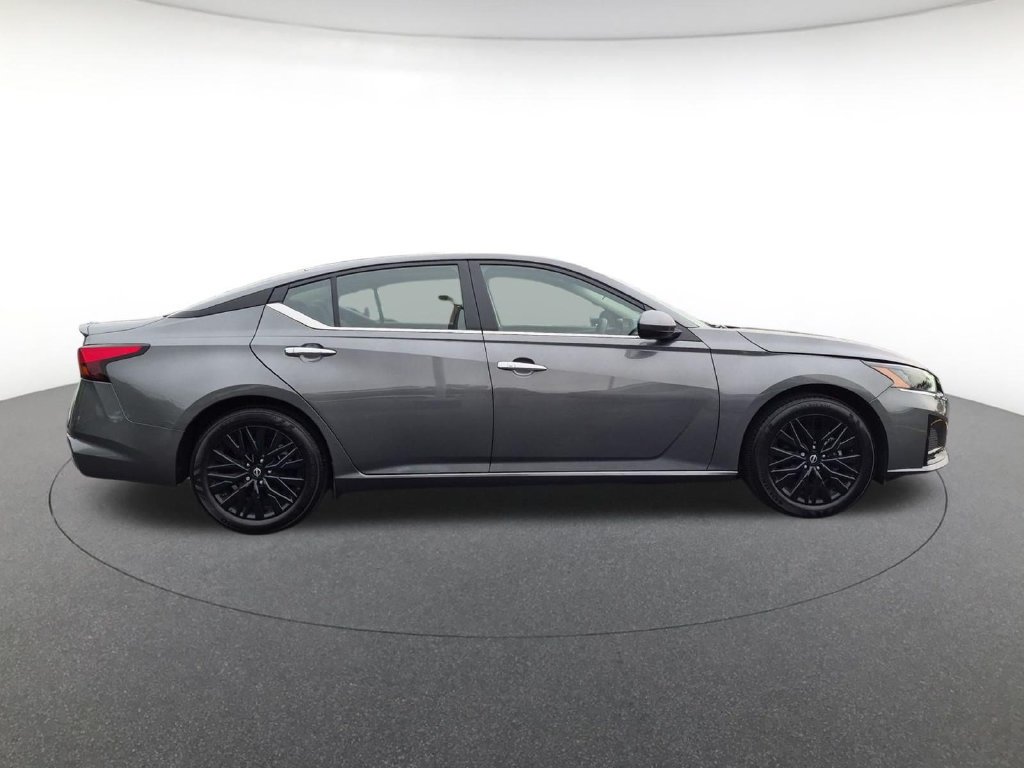 Used 2025 Nissan Altima 2.5 SV w/ SV Special Edition Package FWD image 4