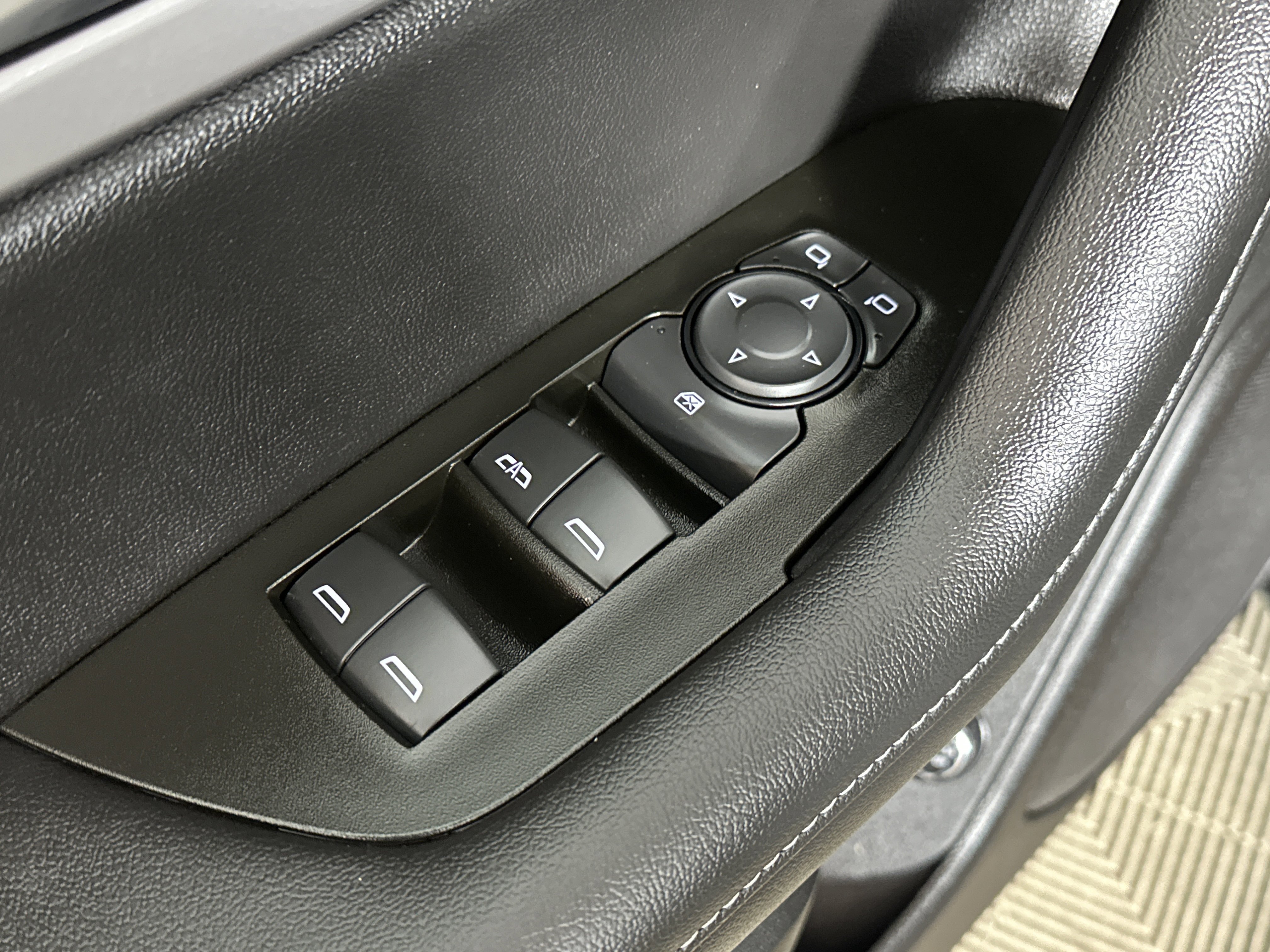Used 2024 Chevrolet Blazer LT w/ Convenience Package FWD image 9