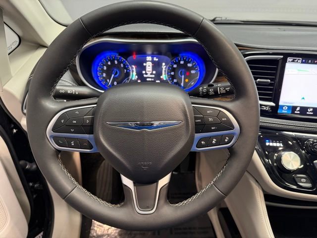 Used 2024 Chrysler Pacifica Limited image 24