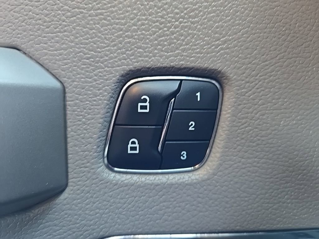 Used 2020 Ford F150 Lariat image 25