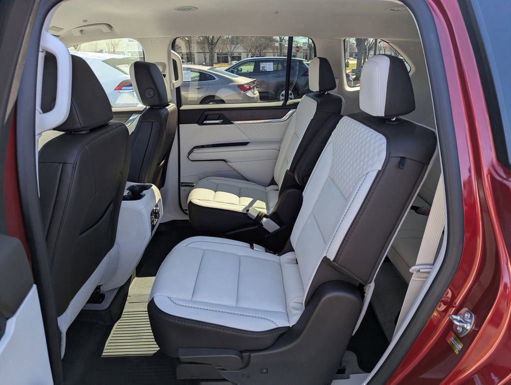 Used 2025 GMC Acadia Denali w/ LPO, Floor Liner Package FWD image 15
