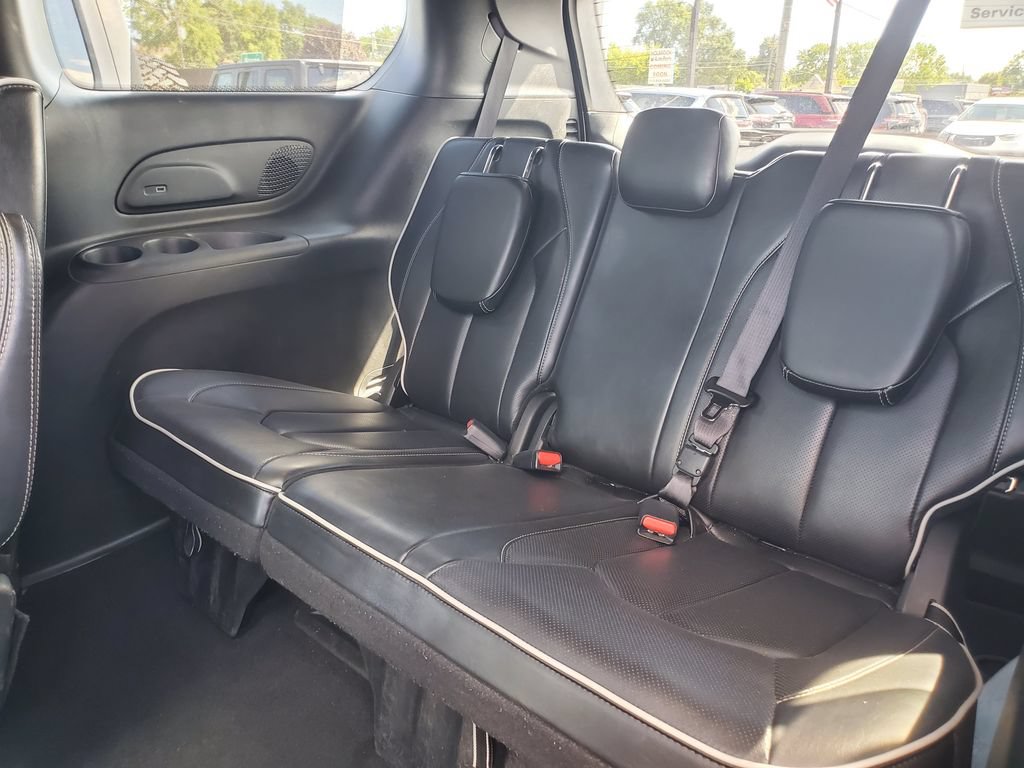Used 2025 Chrysler Pacifica Limited FWD image 29