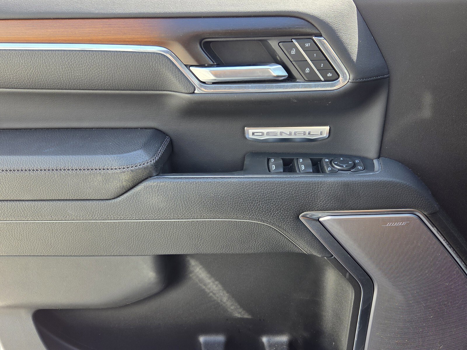 Used 2025 GMC Sierra 1500 Denali RWD image 31