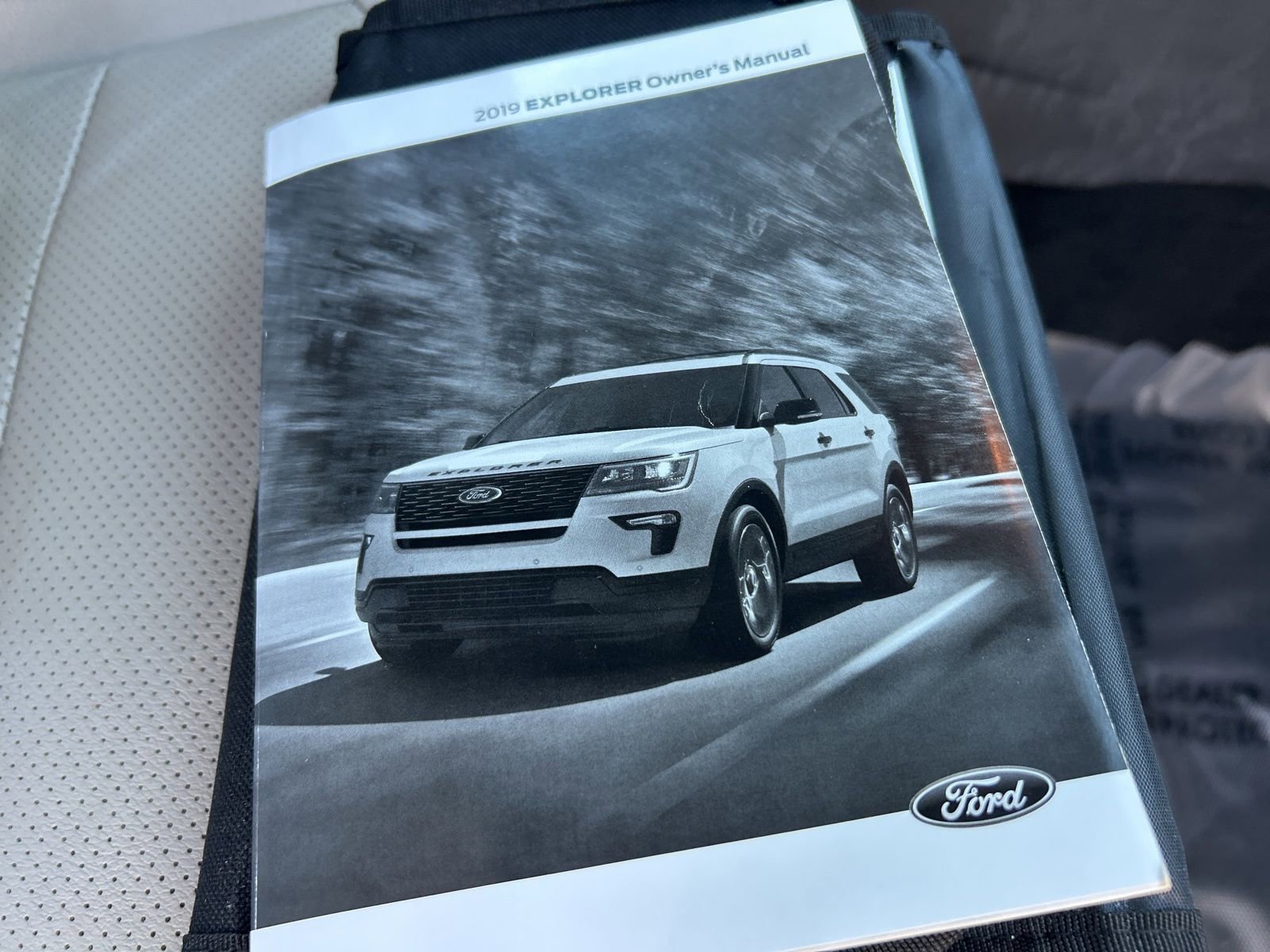 Used 2019 Ford Explorer Limited w/ Class III Trailer Tow Package FWD image 19