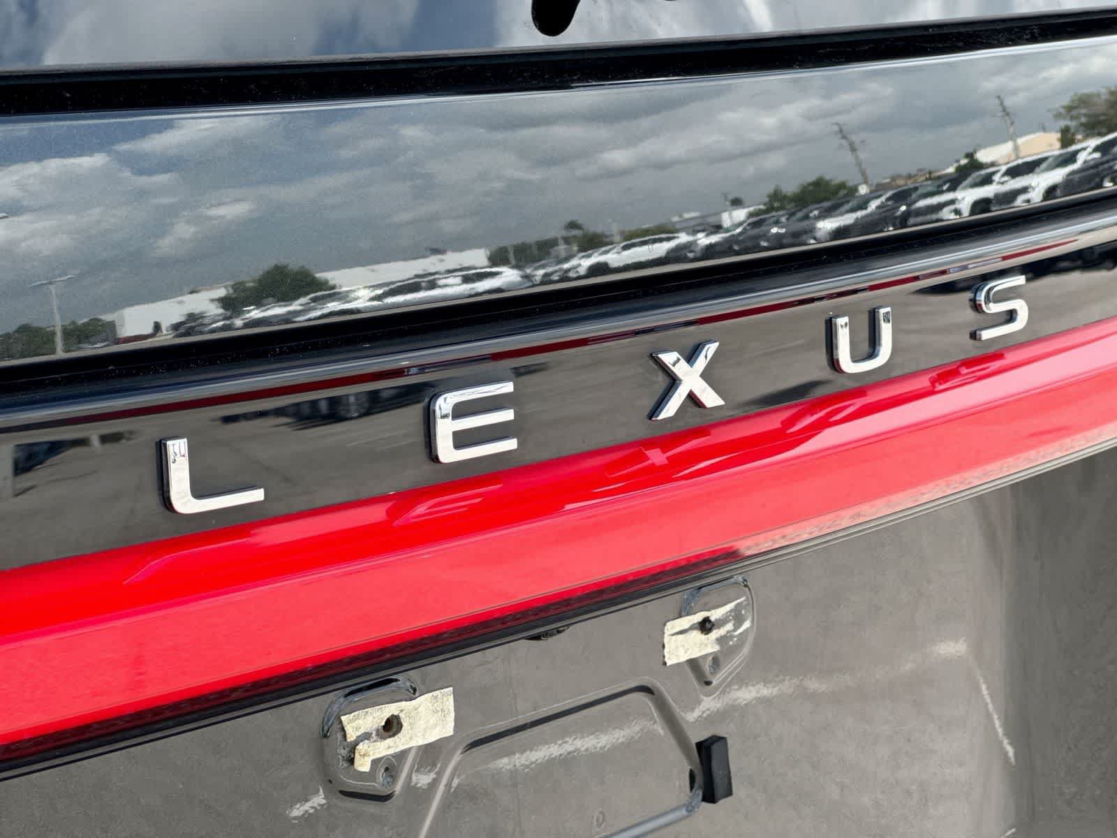 Used 2025 Lexus GX 550 w/ Accessory Package (2T) AWD/4WD image 18