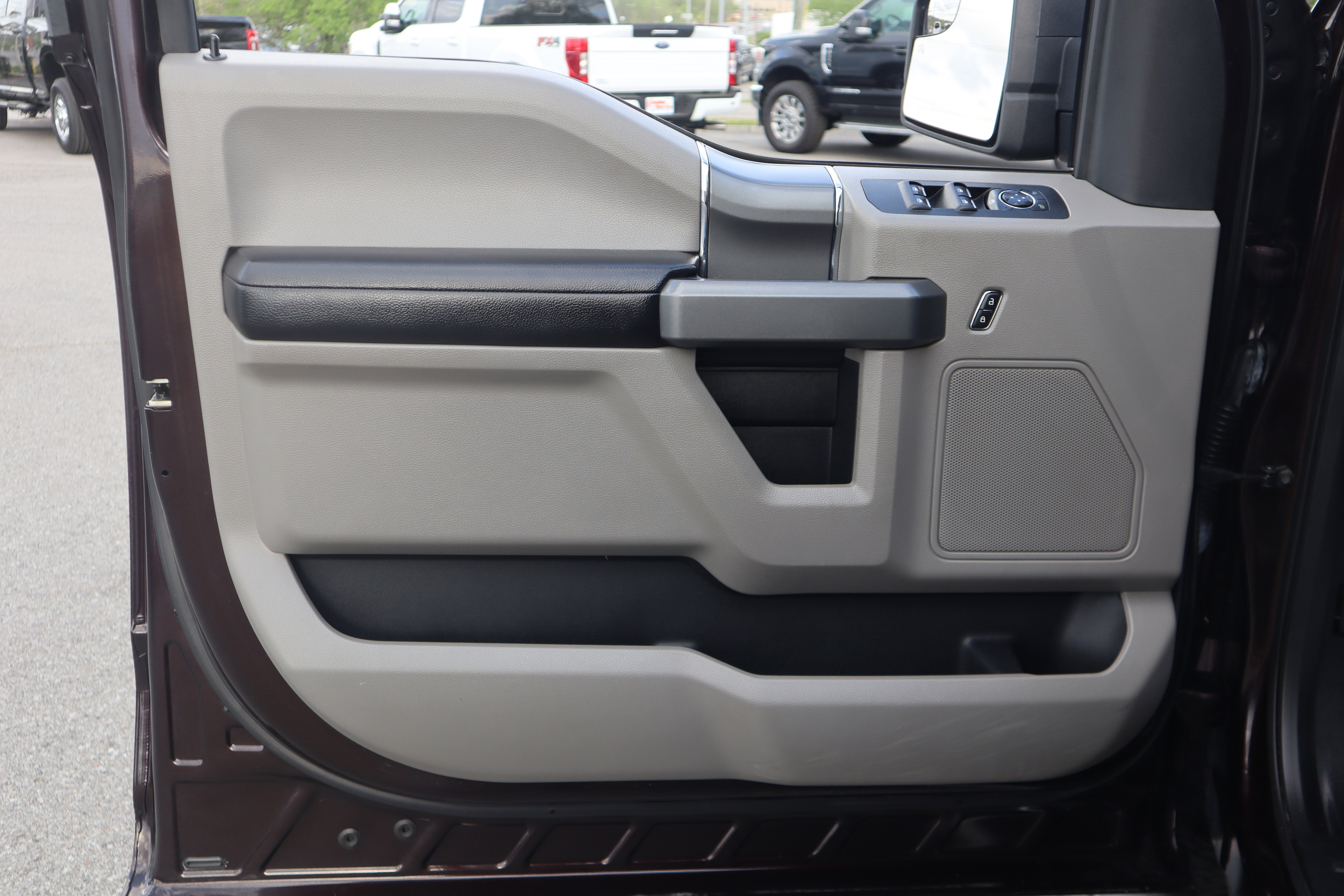 Used 2018 Ford F150 XLT w/ Equipment Group 302A Luxury image 26