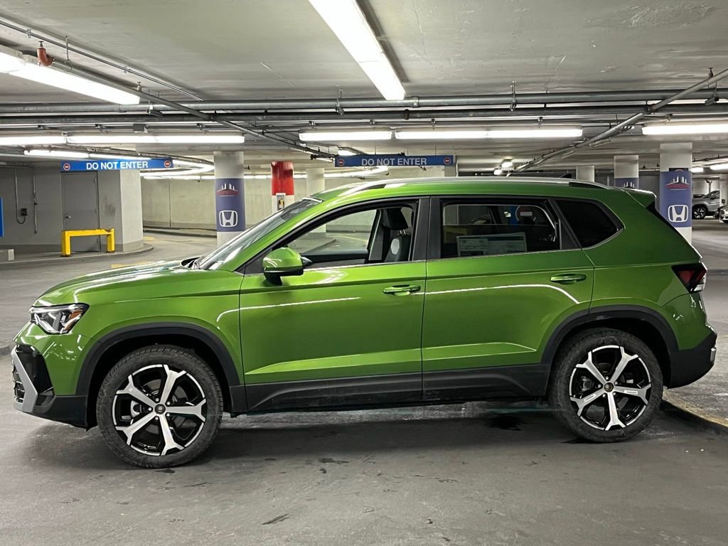 New 2026 Volkswagen Taos SEL image 32