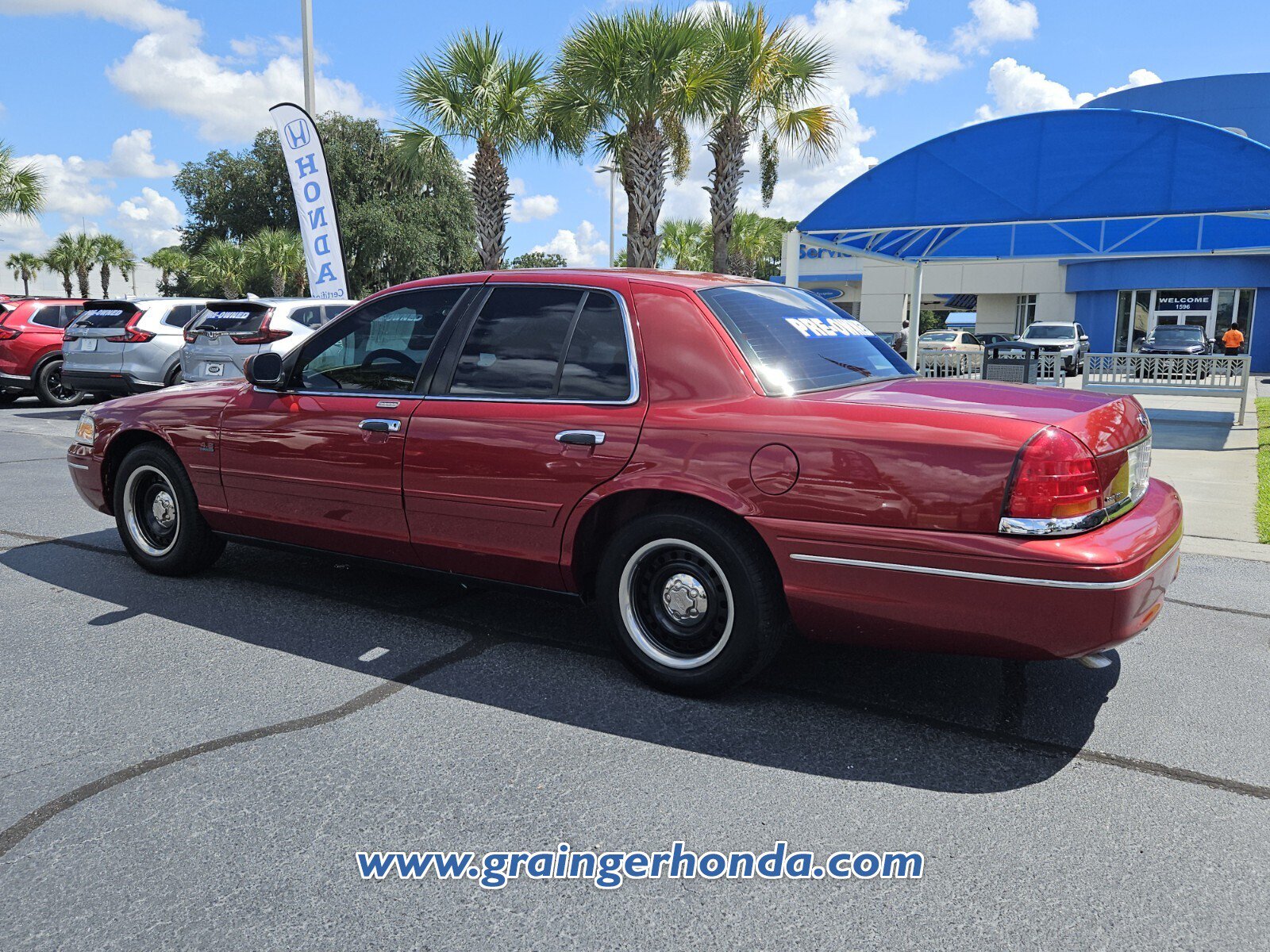 Used 2000 Ford Crown Victoria RWD image 3