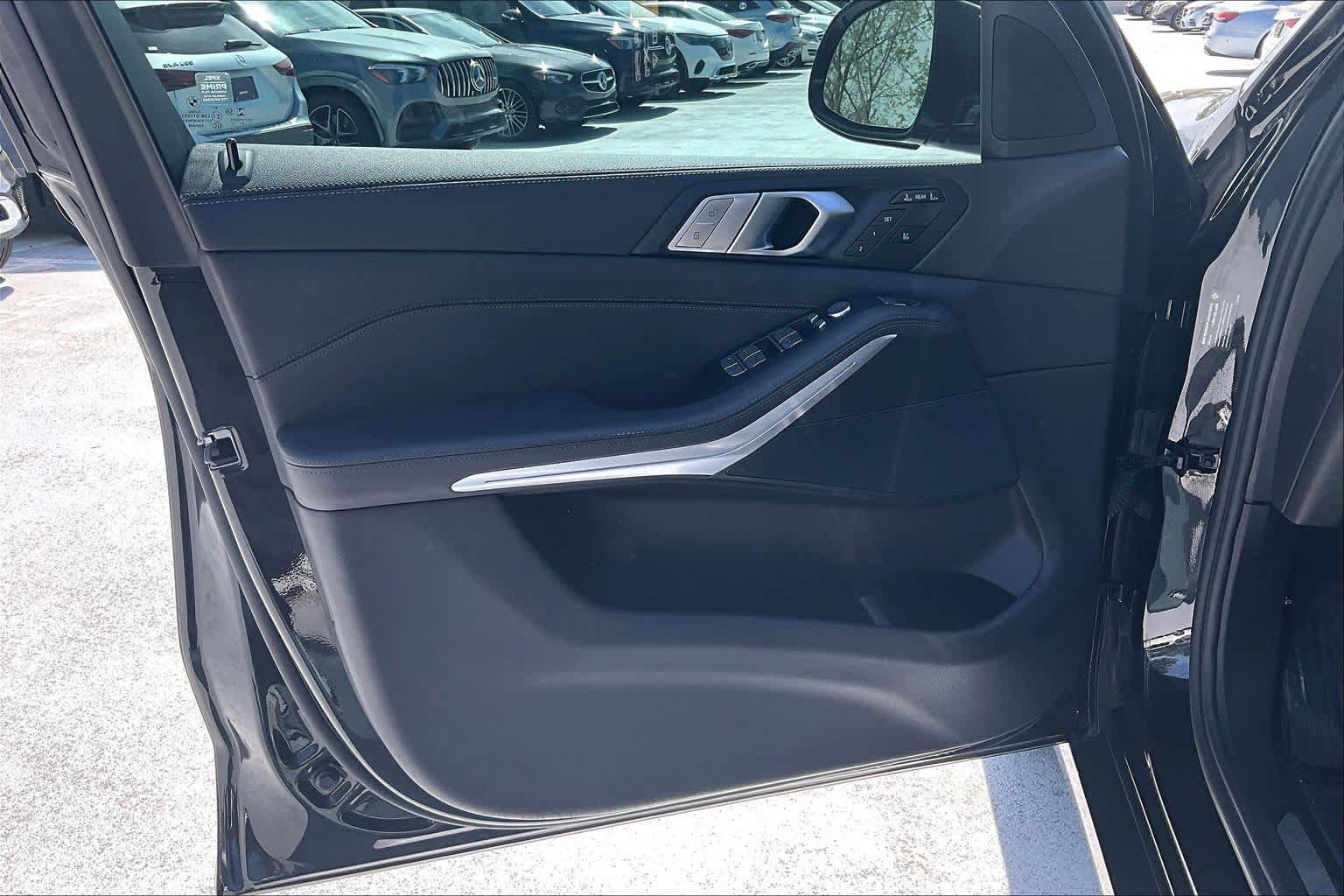 Used 2022 BMW X7 xDrive40i w/ Premium Package AWD/4WD image 22