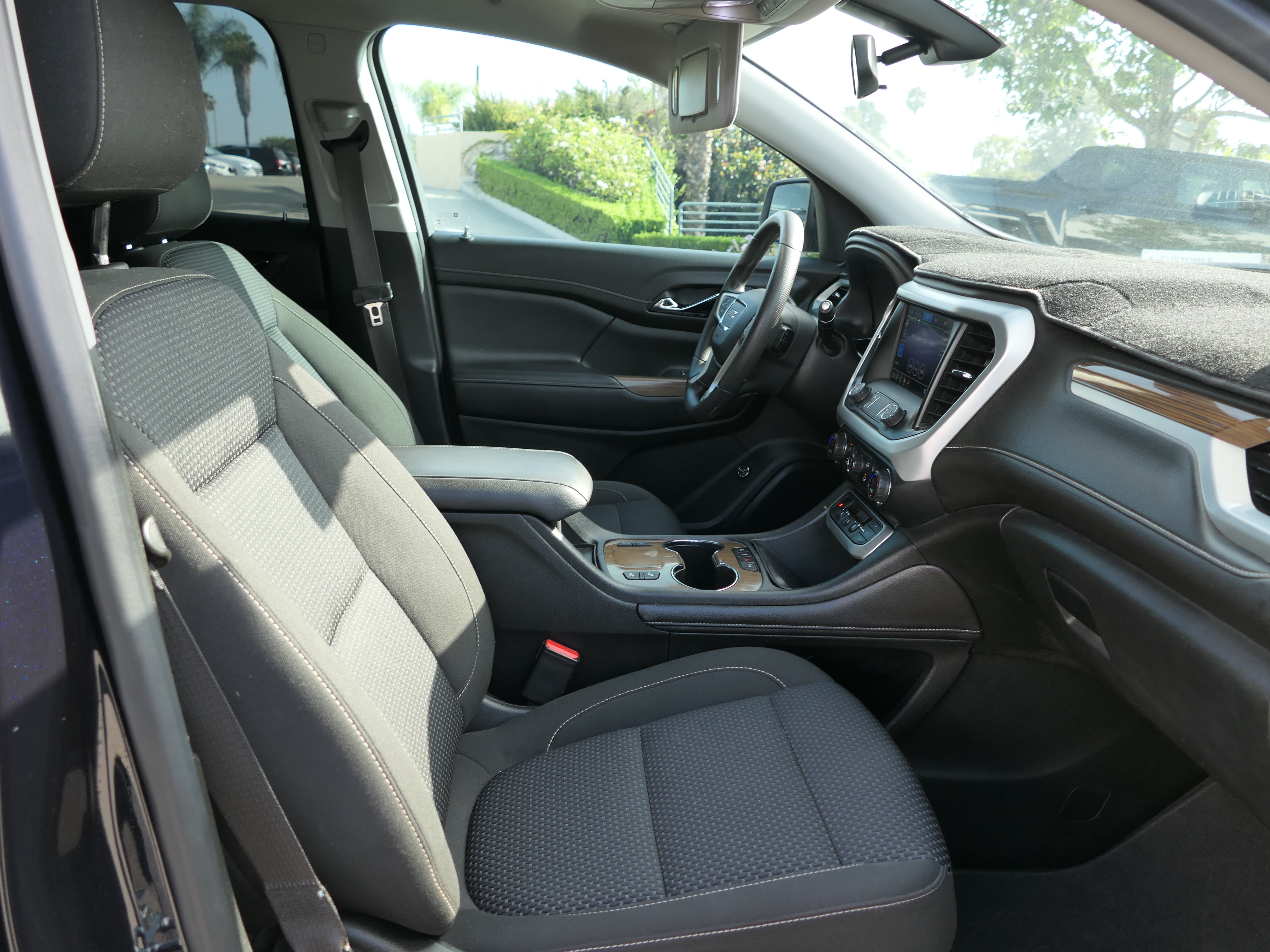Used 2021 GMC Acadia SLE w/ Driver Convenience Package FWD image 28