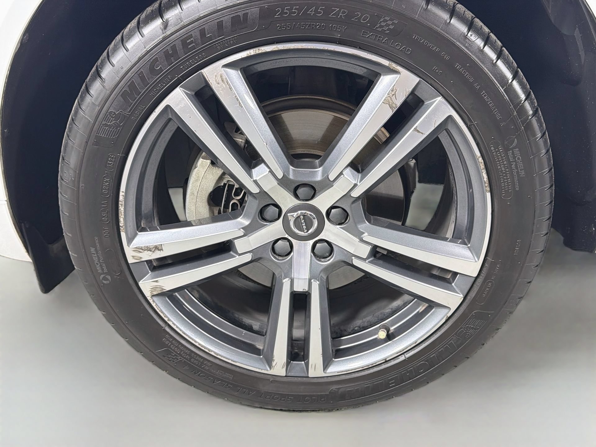 Used 2020 Volvo XC60 T5 Momentum w/ Protection Package Premier AWD/4WD image 32
