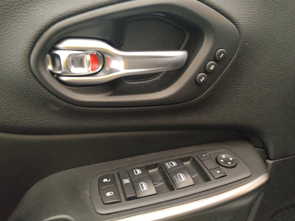 Used 2020 Jeep Cherokee Limited AWD/4WD image 27