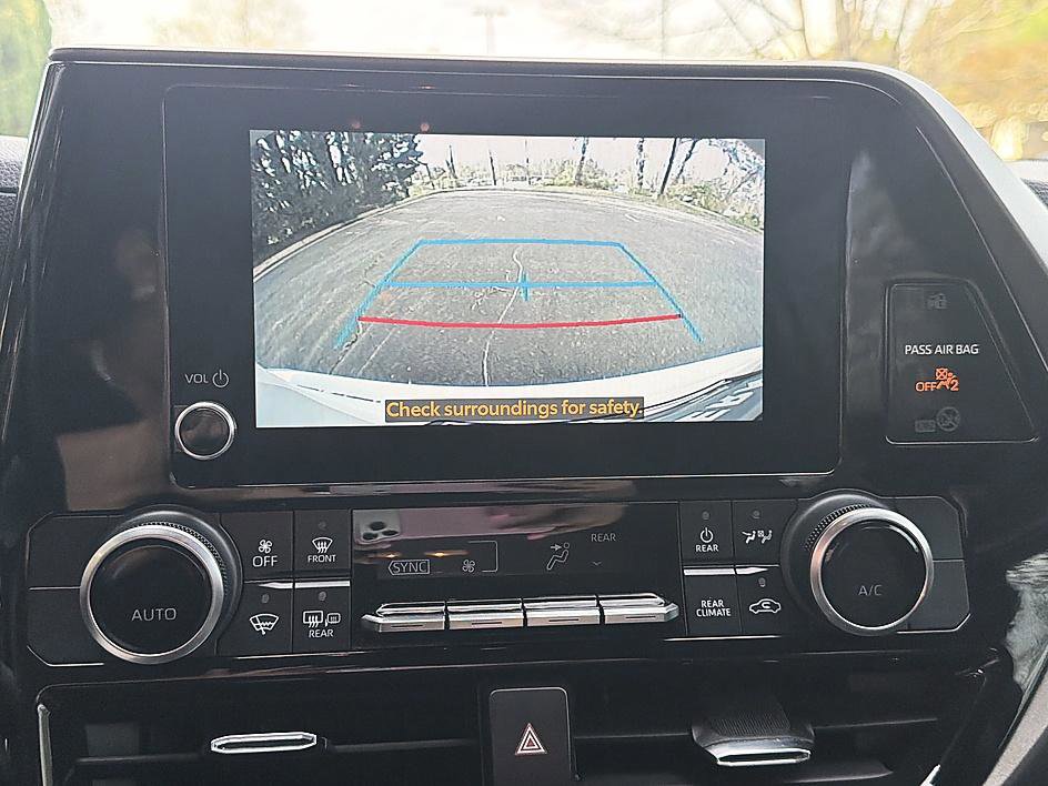 Used 2023 Toyota Highlander L image 15