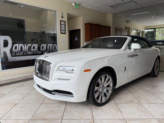 Used 2016 Rolls-Royce Dawn RWD image 2